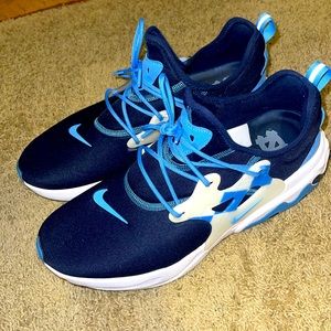 UNC North Carolina Air Pestos Size 12.5. Navy and Carolina Blue